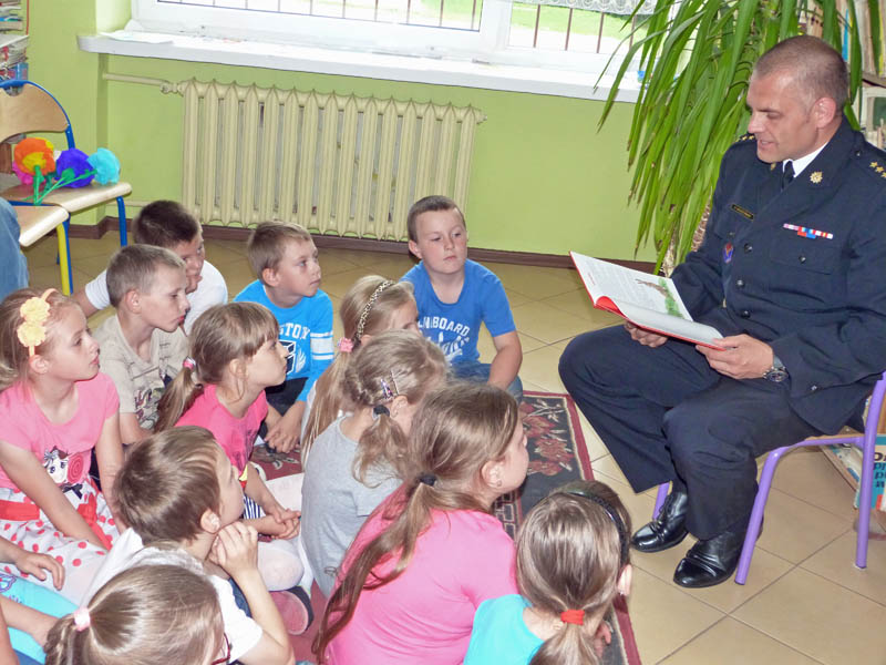 Czytamy dzieciom.
